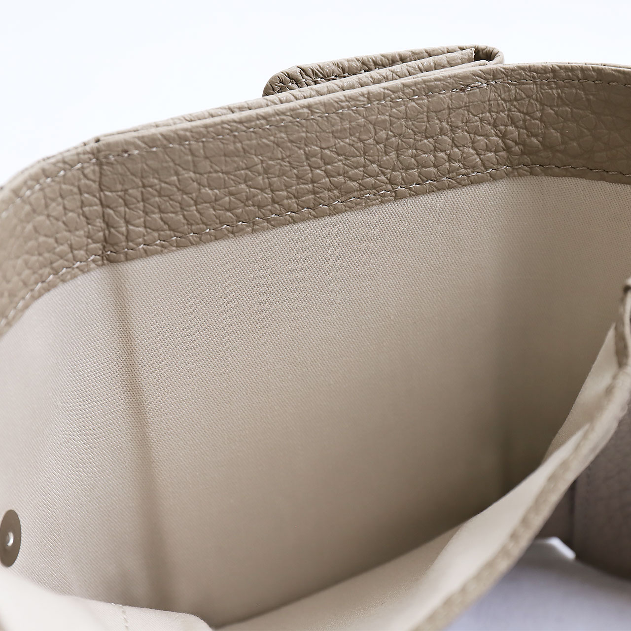 鞄職人が作る革製、日本製高級３つ折り財布